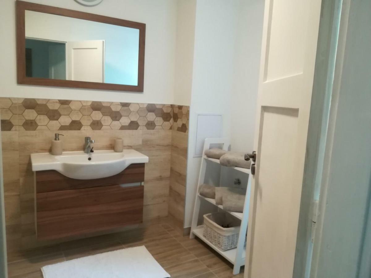 Pod Zamkom Apartment เครมนิตซา ภายนอก รูปภาพ