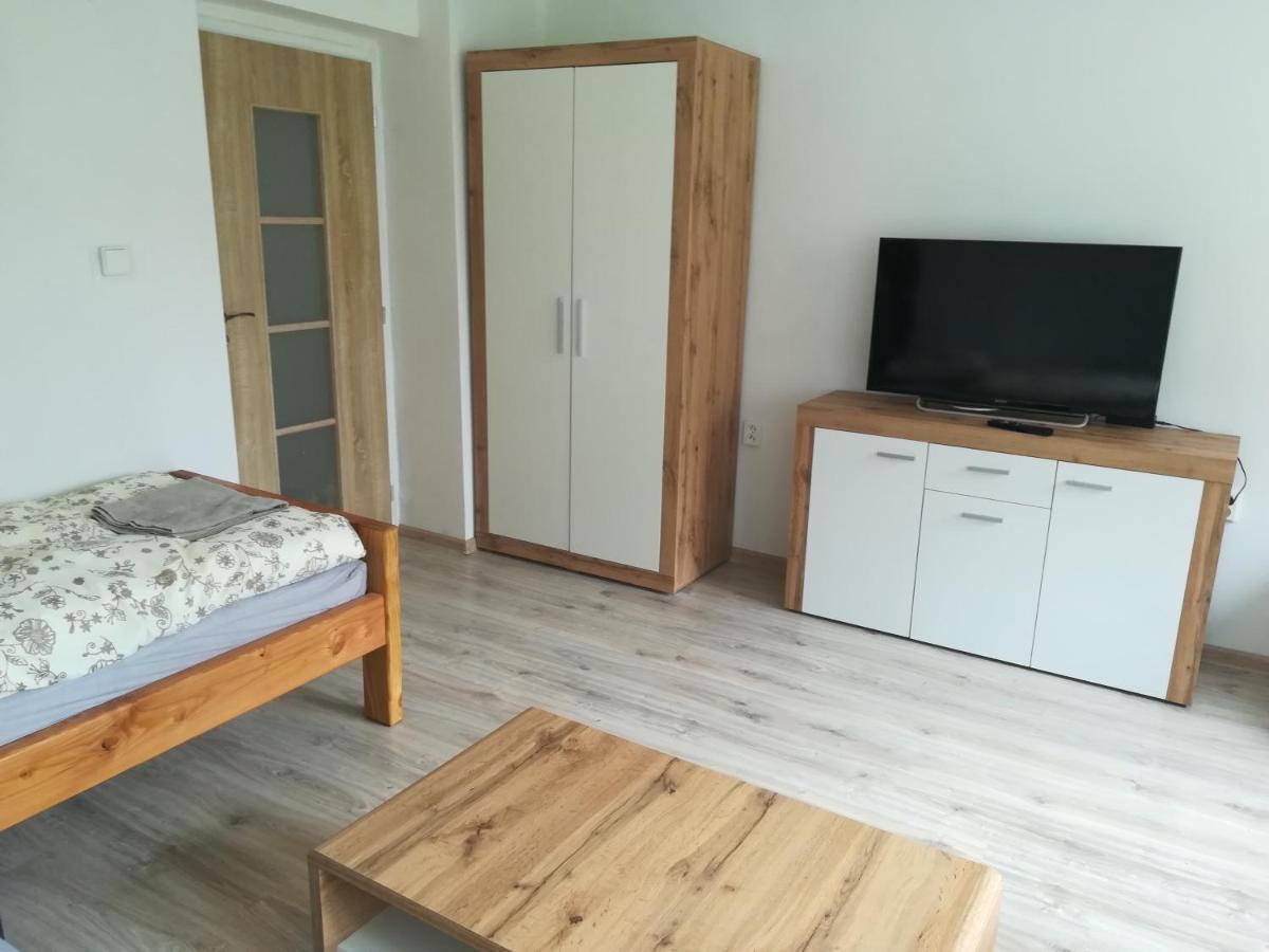 Pod Zamkom Apartment เครมนิตซา ภายนอก รูปภาพ