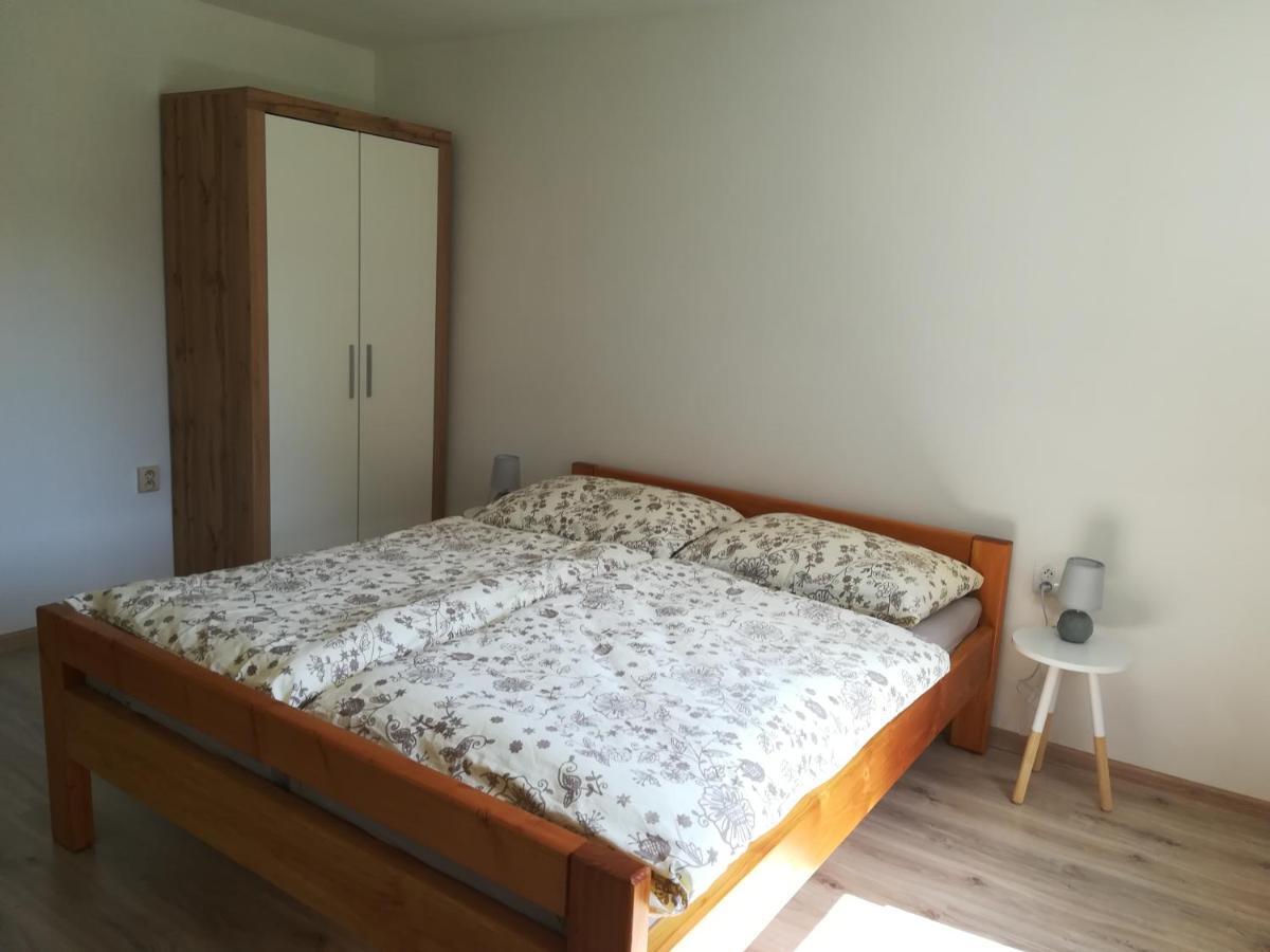 Pod Zamkom Apartment เครมนิตซา ภายนอก รูปภาพ